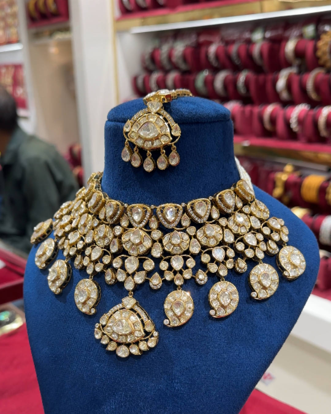 Kundan neck set