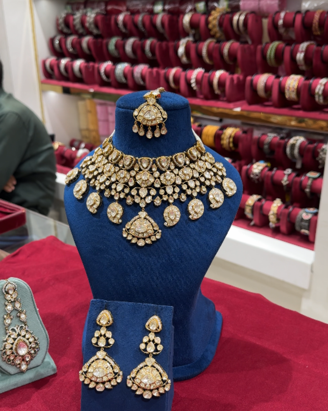 Kundan neck set