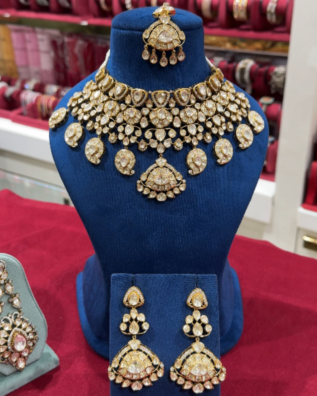 Kundan neck set